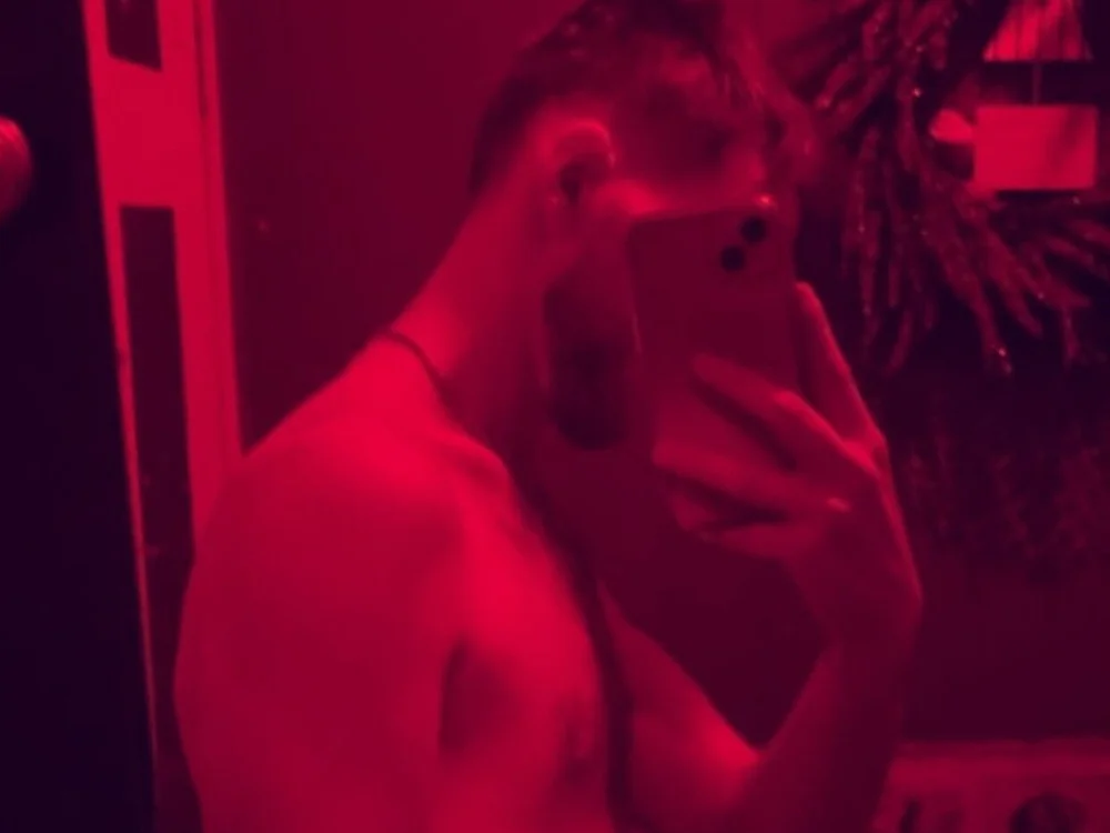 MrFantasyLover's Offline XXX Chat