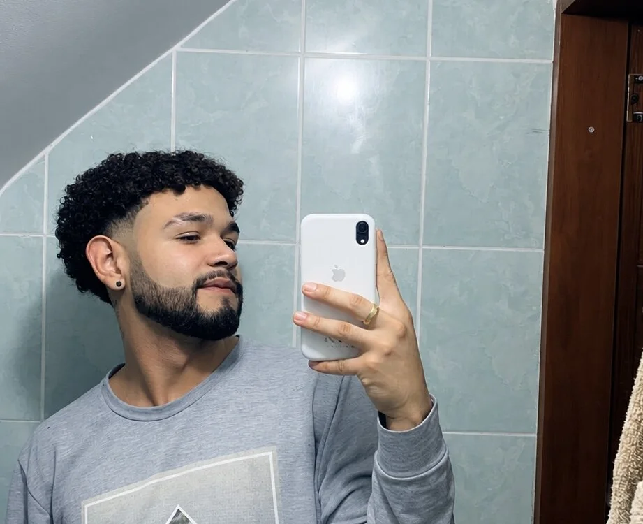 alexmarrinezn Offline XXX chat