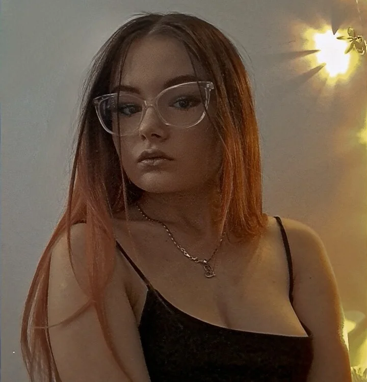Hazel_Moore18 Ruang Obrolan Offline
