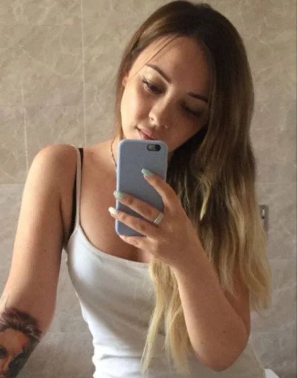 Tina_CuteLady offline chatrum