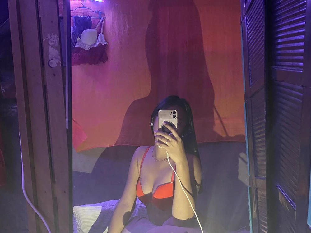 Lexie_005's Offline Chat Room