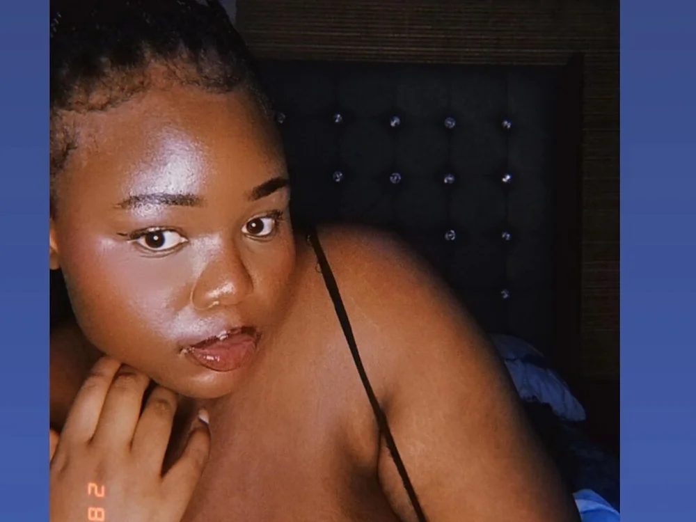 ItsAaliyah445: офлайн-секс-чат