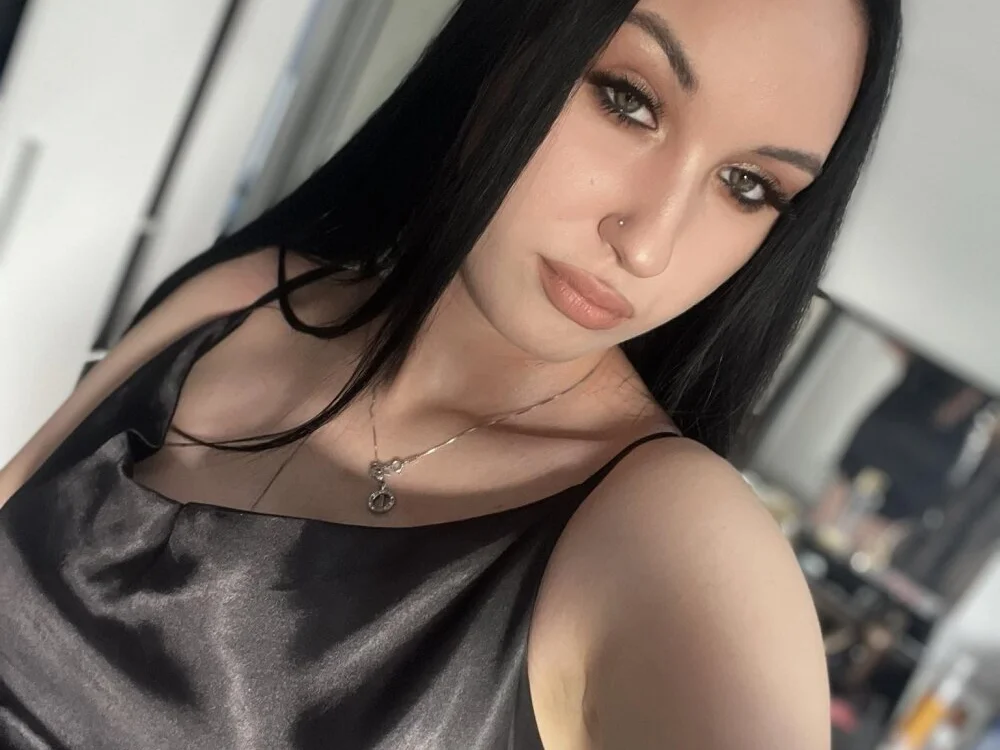 Lucy_doll22 Offline XXX Chat