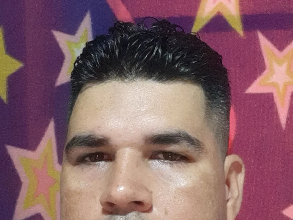 sensitive_boy25 Adlı Modelin Çevrimdışı Sohbet Odası
