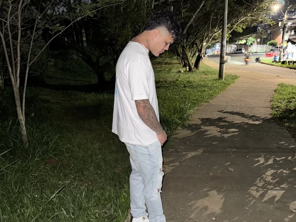 Boyhot_00 離線 XXX 聊天