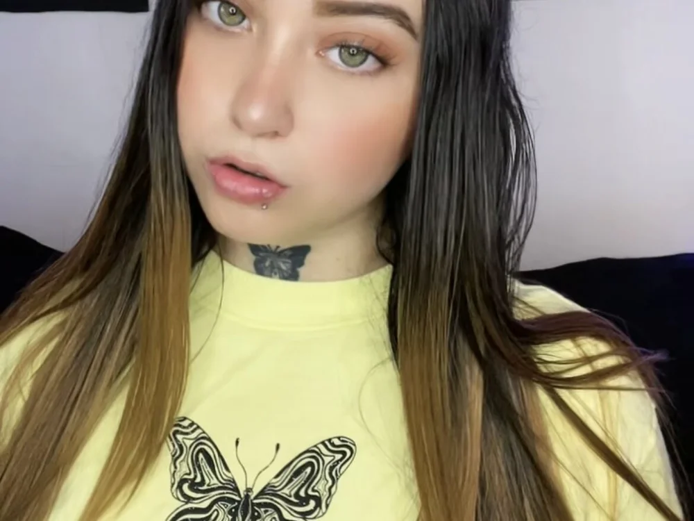 Emma_88's Offline Chat Room
