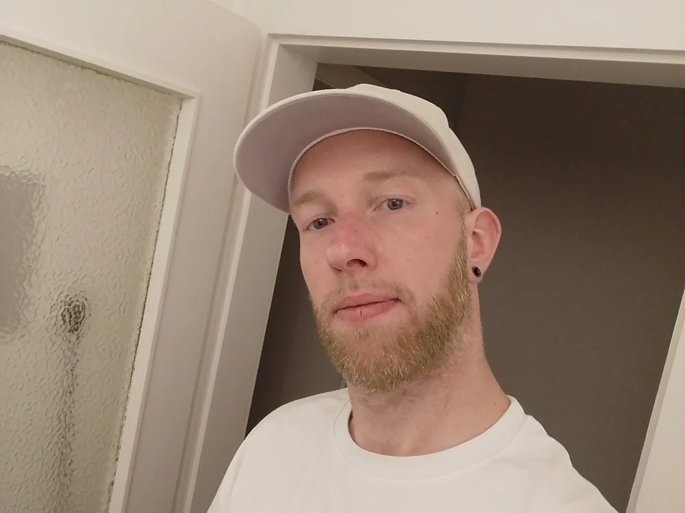 Dennis198612 offline chatrum