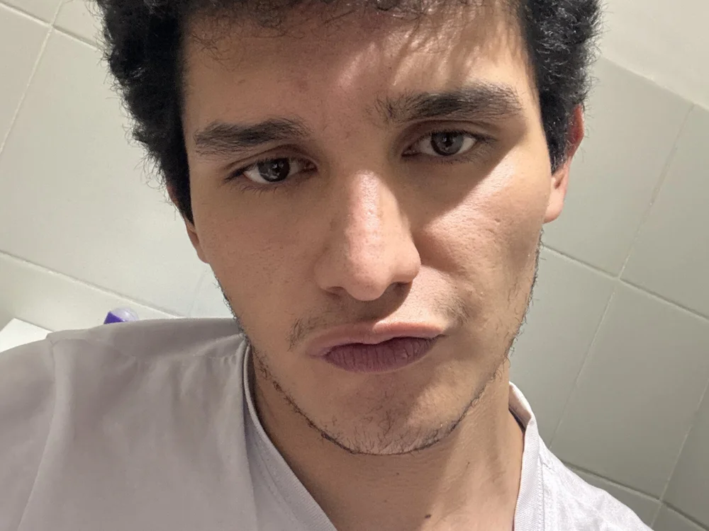 emylito54's Offline Chat Room