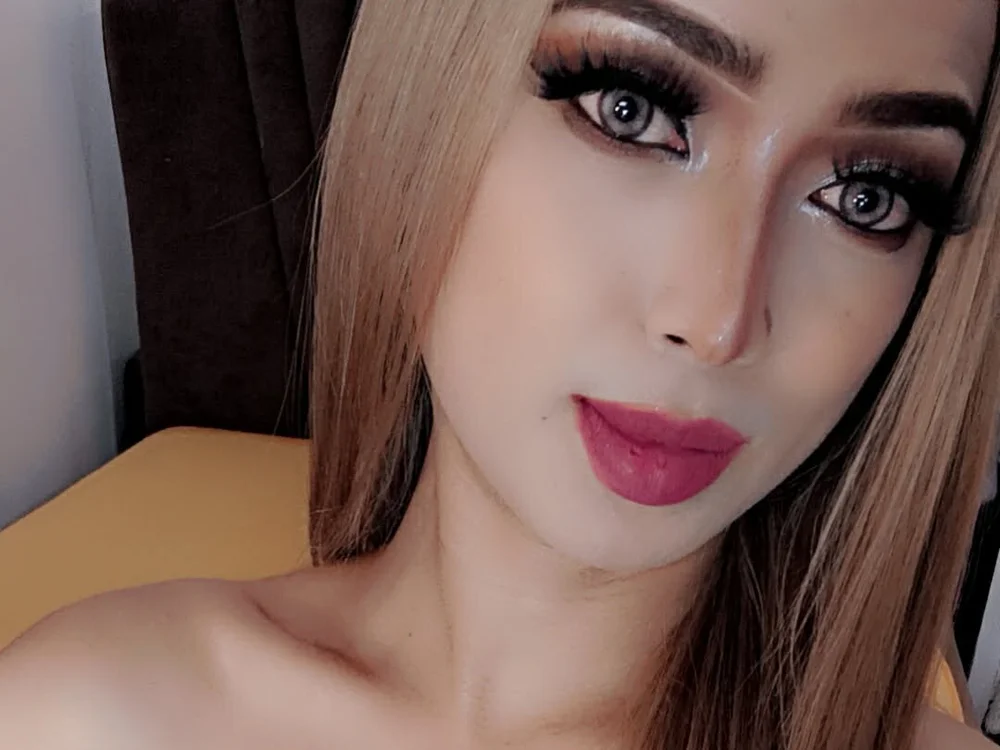 MaganFox's Offline Chat Room