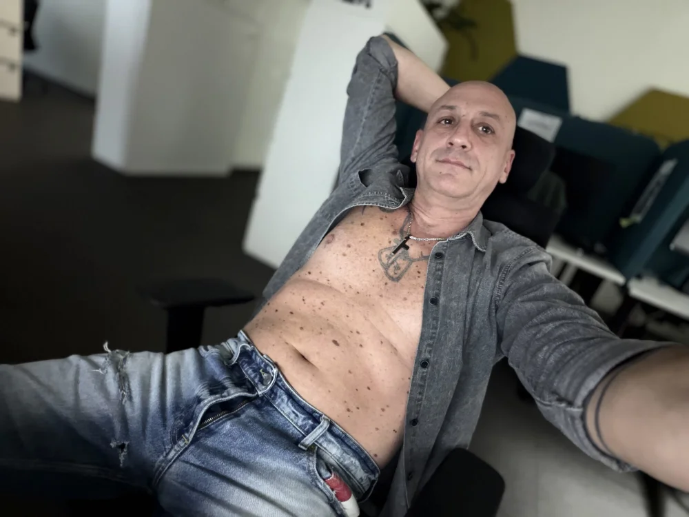 MarkoHR's Offline Chat Room