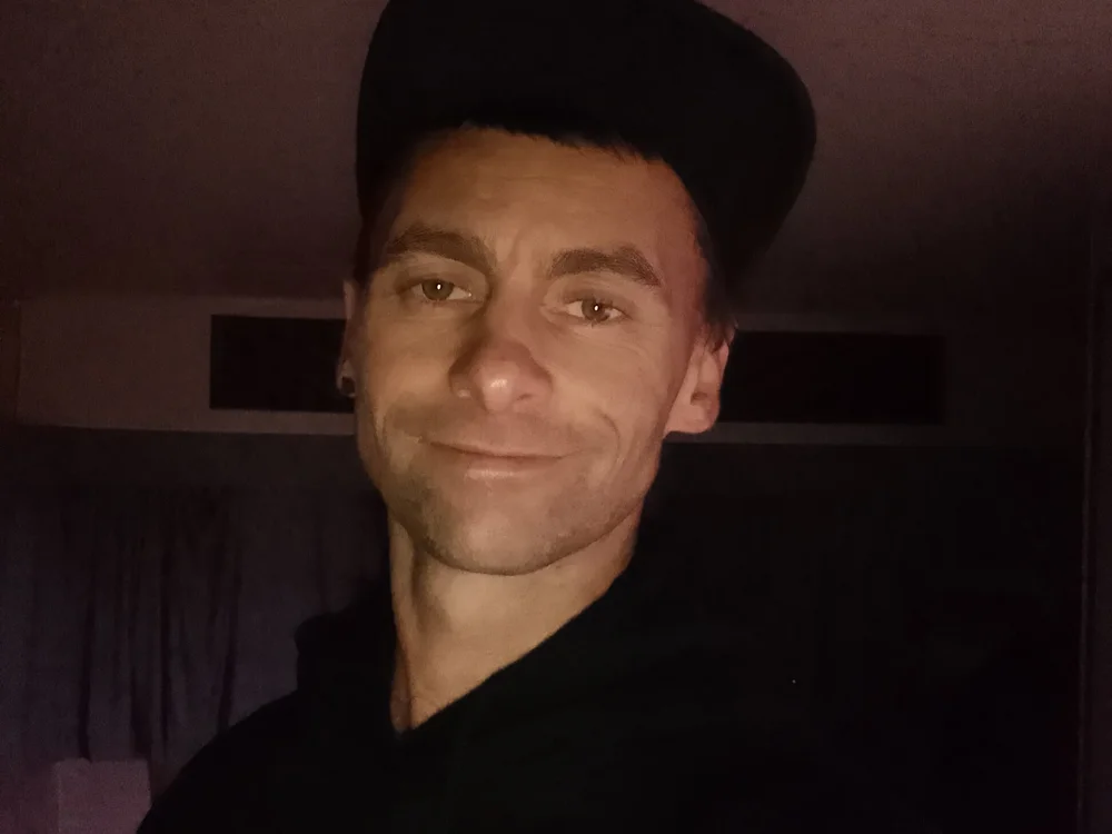 Makin-YA-moisT Offline XXX-Chat