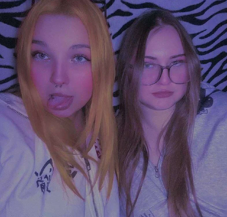 HilaryAndJennifer offline chatrum