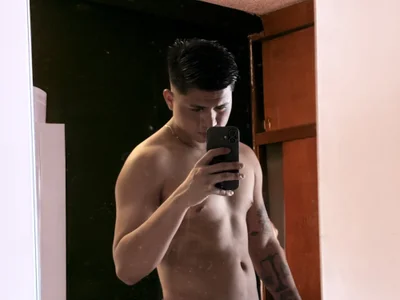 Niicky1_ Male Gagging Naked Webcam