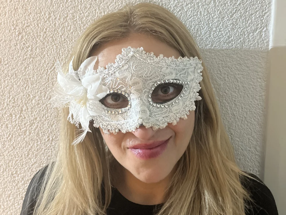 BlondeGirl1905's Offline XXX Chat