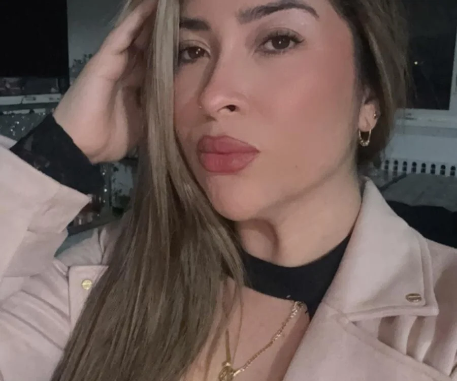 pink_saray Chat XXX offline