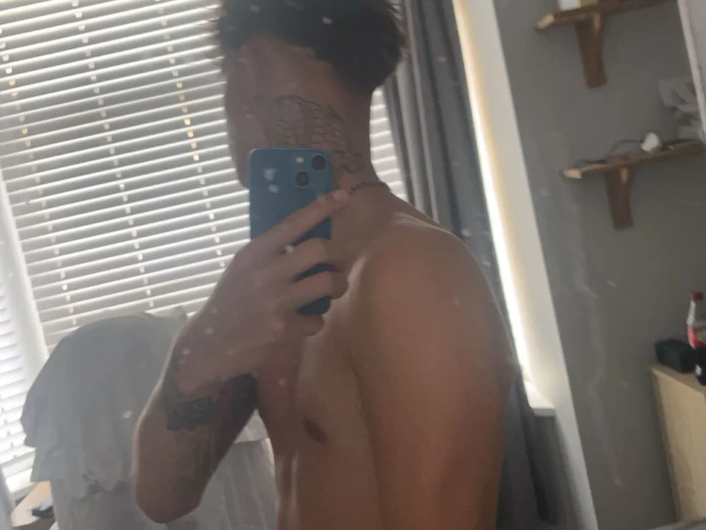 ZandersaSimp's Offline XXX Chat