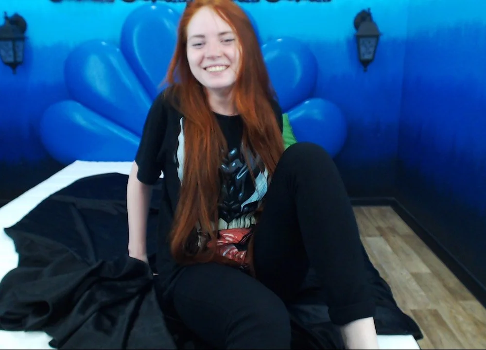 RedheadCora's Offline Chat Room