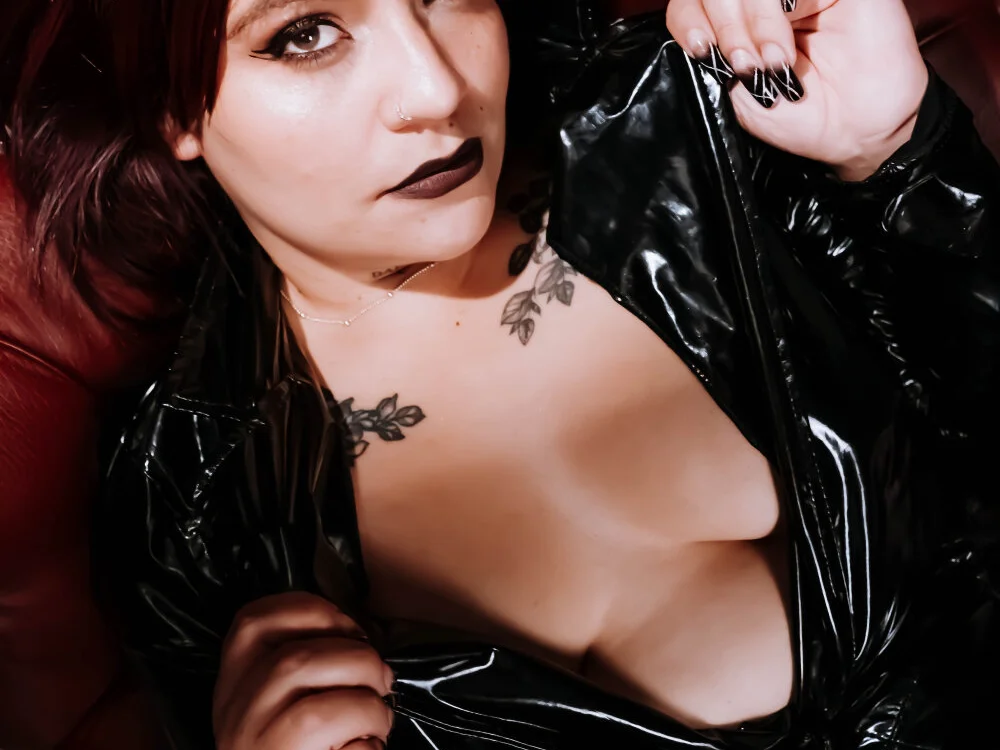 Lilith_levone's Offline XXX Chat