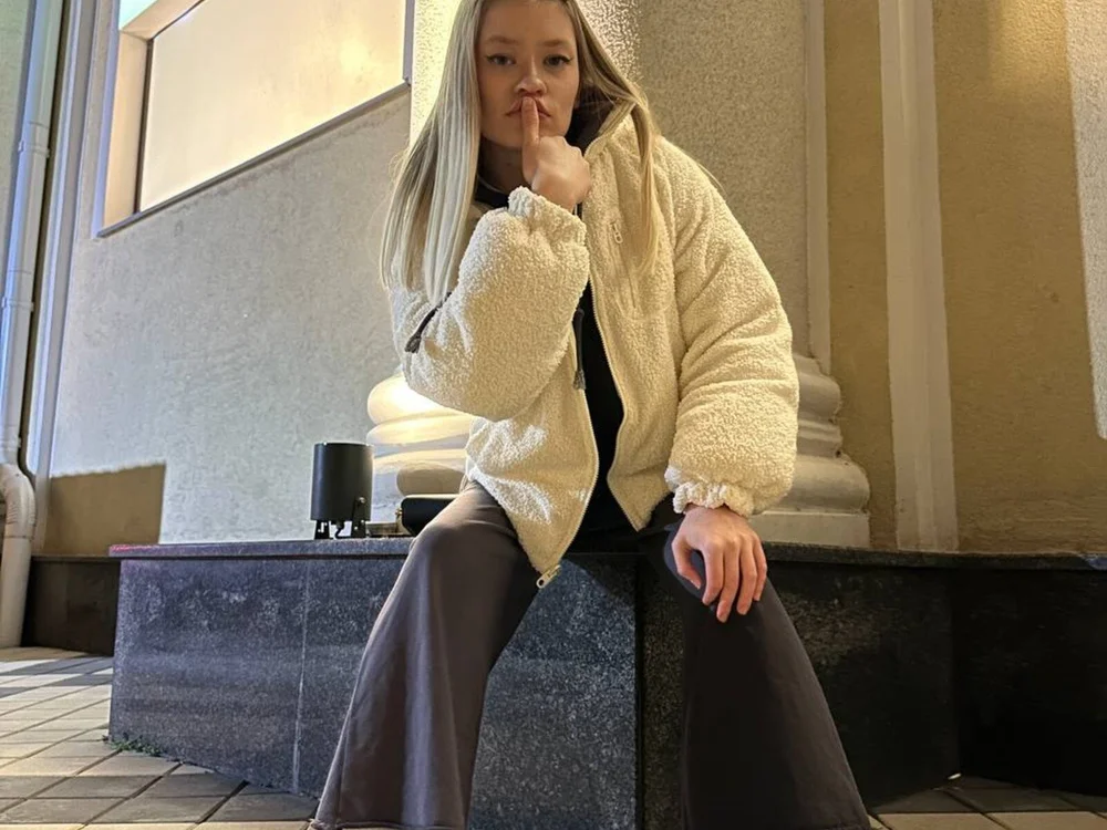 Alicia_Russell offline chatrum