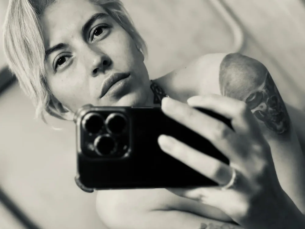 EleanorThornfield Adlı Modelin Çevrimdışı XXX Sohbeti