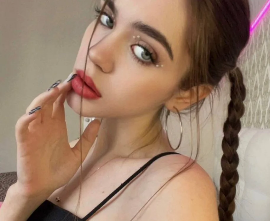 Lil_Kitty18's Offline XXX Chat