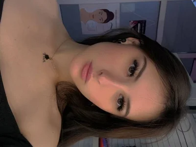 Rihannann Female Moderatelypricedcam2cam Webcam Sex