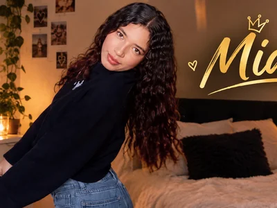 Mia_Bloom25 Female Cockrating Cam XXX