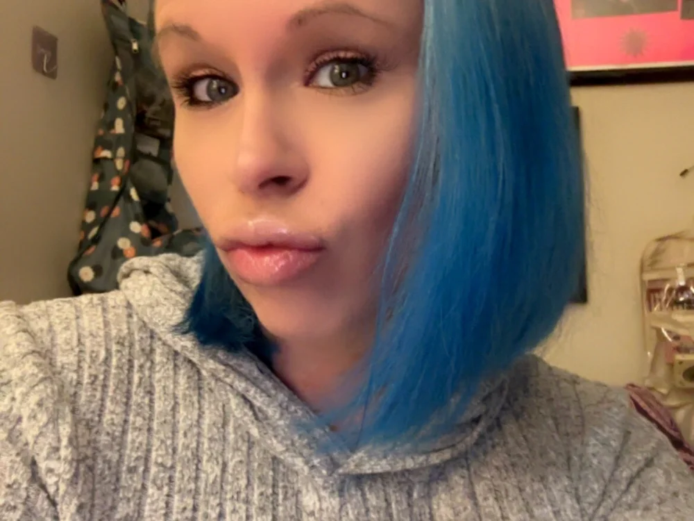 Wifeyizm@xh's Offline Chat Room