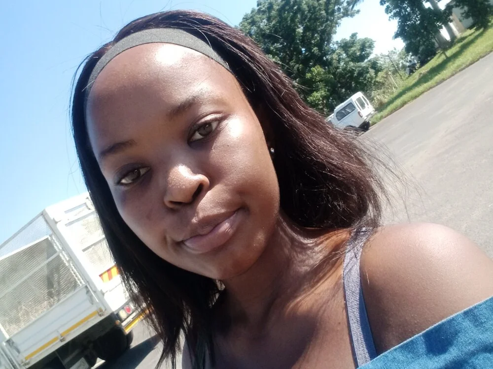 Yummy-Cat Chat XXX offline