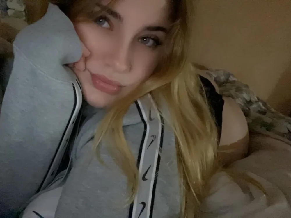 chachaaa223's Offline Chat Room