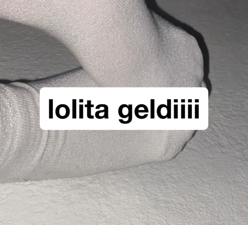goddessmonaa Adlı Modelin Çevrimdışı Sohbet Odası