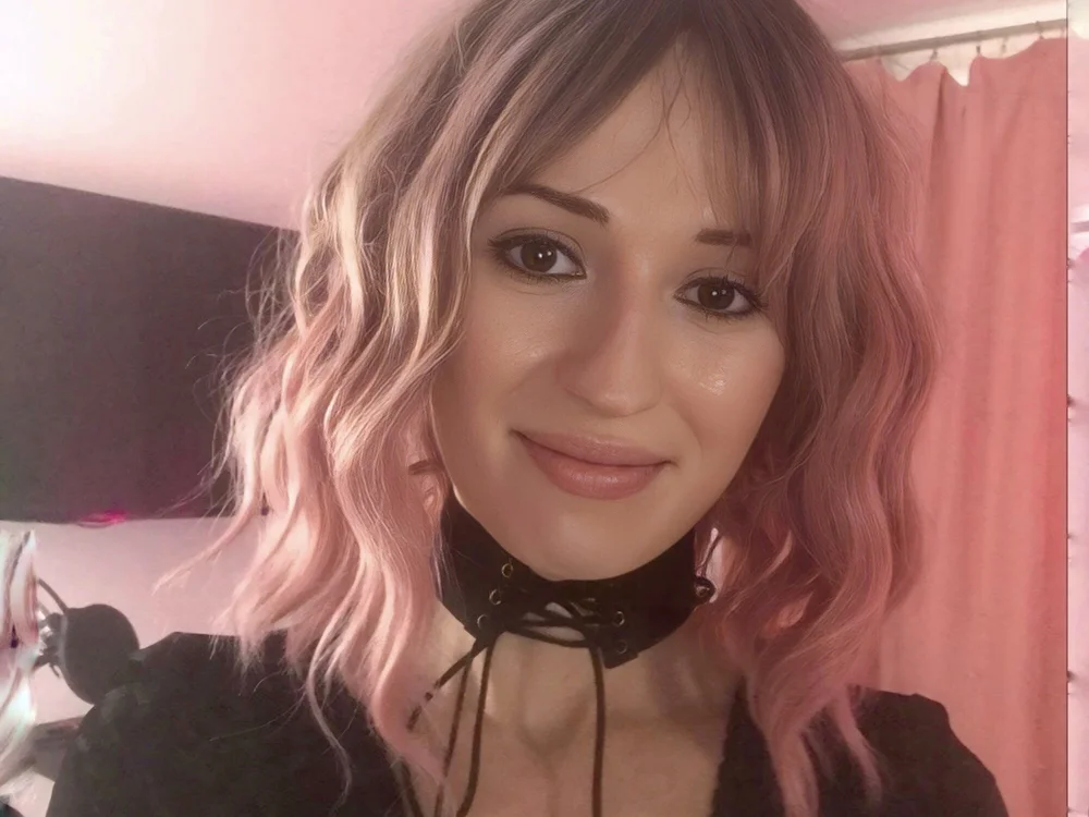 OliviaMills_ cam model