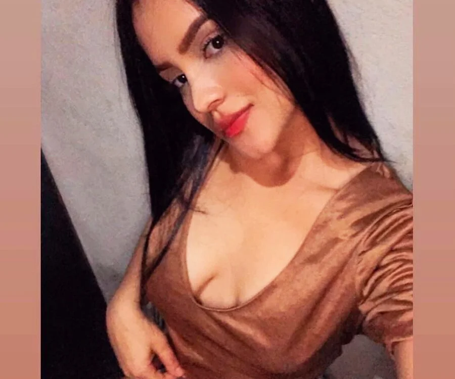Nayara_Mills' Offline XXX Chat