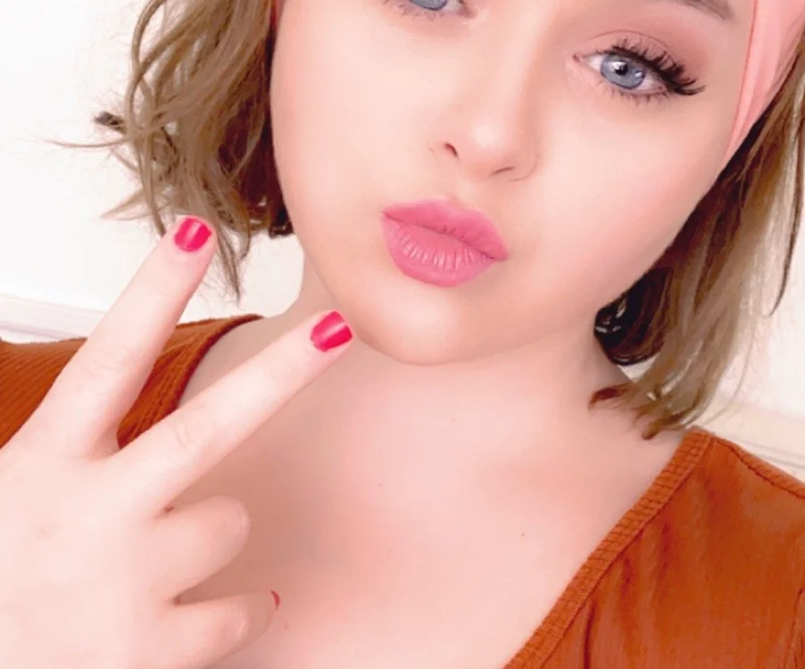 QueenChloe's Offline Chat Room