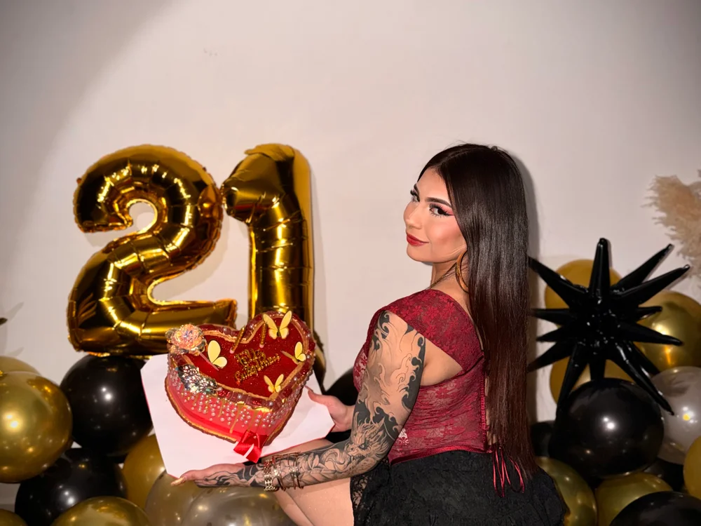 CHERRYY_BOMB_'s Offline XXX Chat