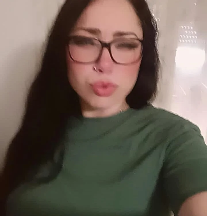 dianamlg89's Offline Chat Room