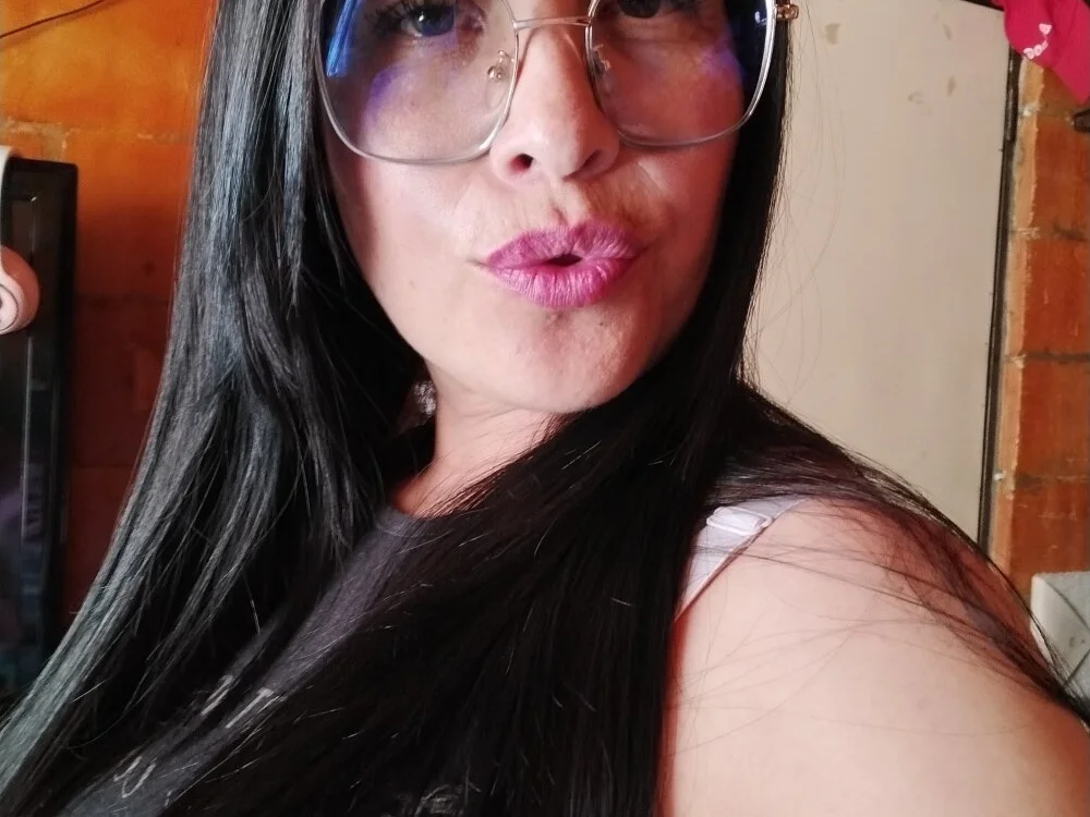 دردشة saira2fantasia الجنسية المباشرة