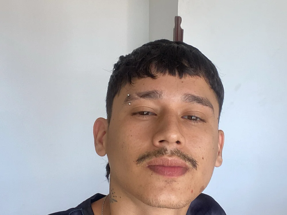 liam_303's Offline Chat Room