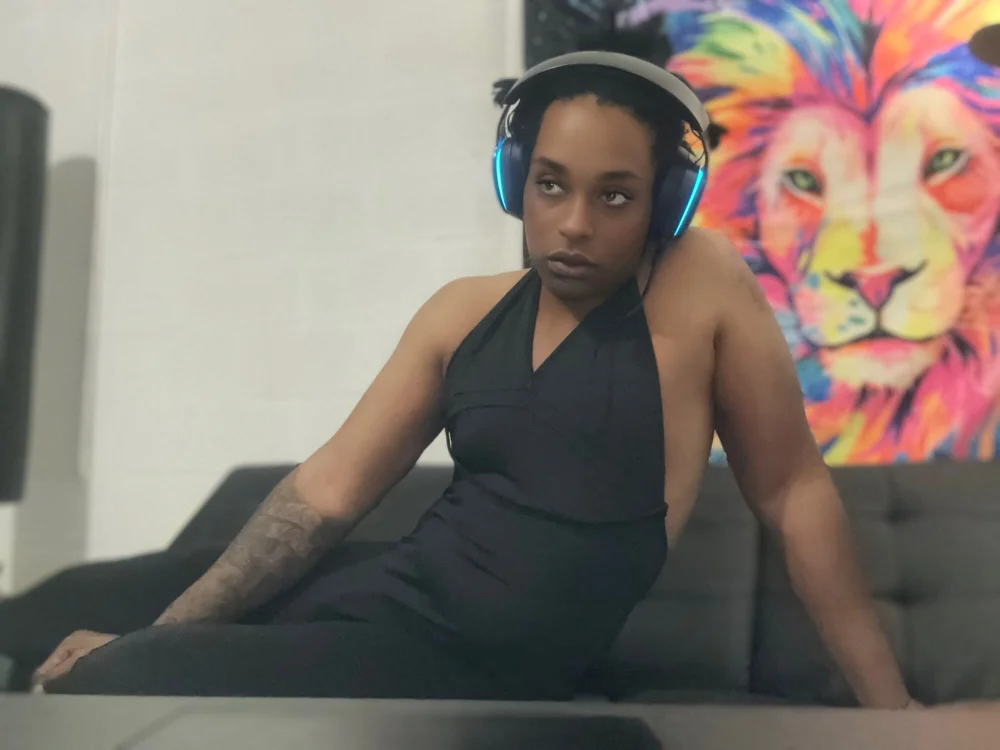 Coco-licious69's Offline Chat Room