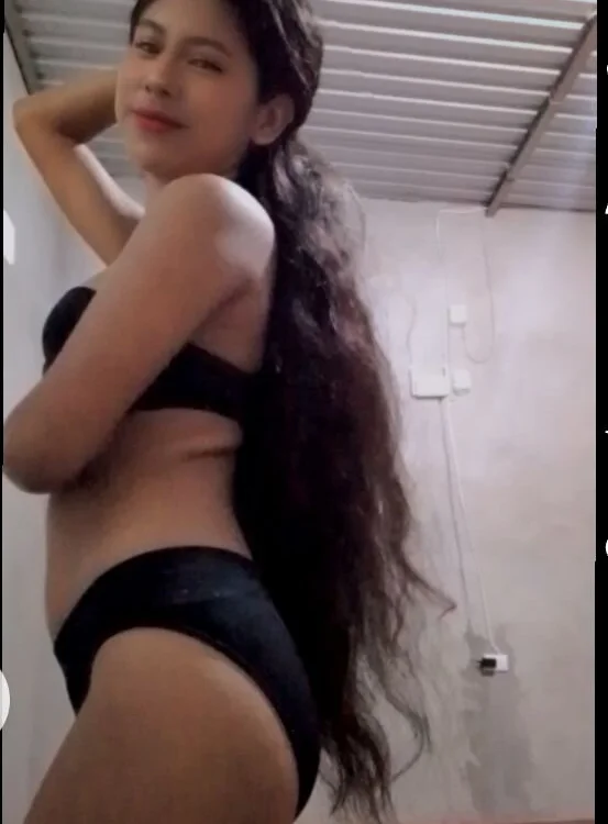 Latinaglowgt's Offline Chat Room