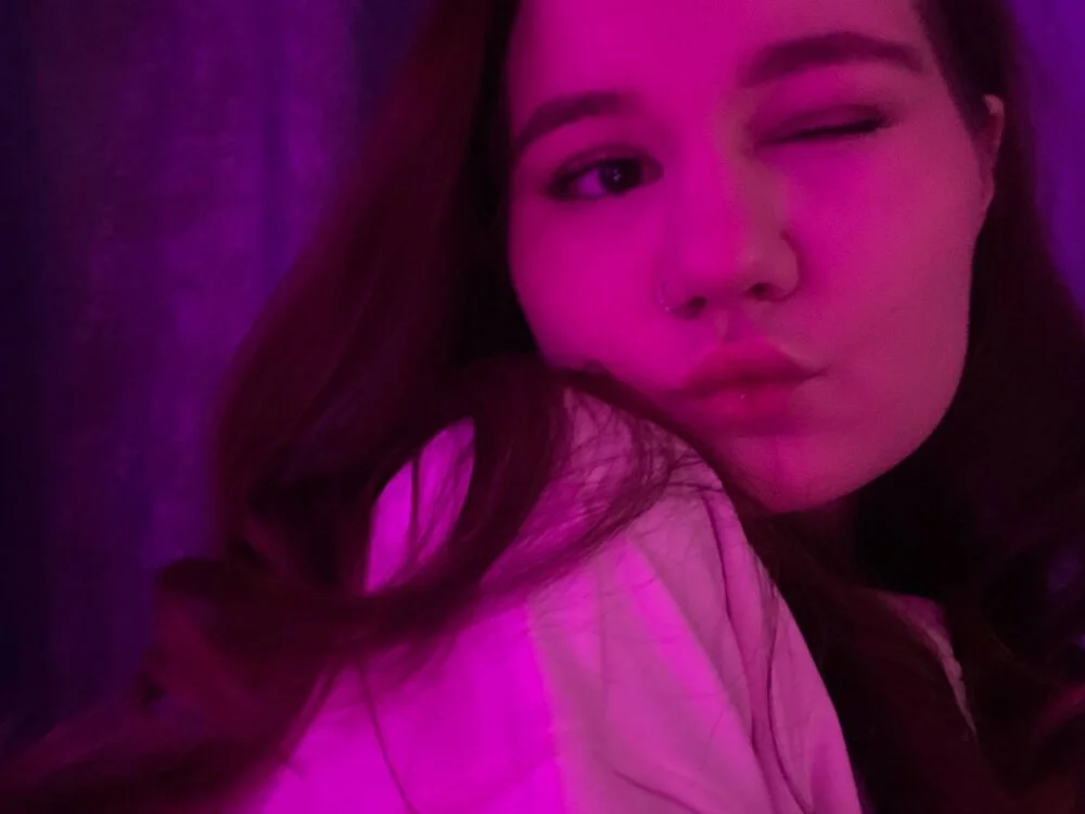 ThedaAlvarran Adlı Modelin Çevrimdışı XXX Sohbeti