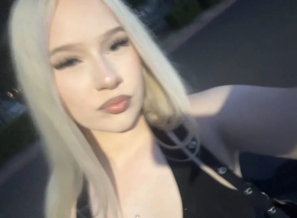 Chloeluvvv - Live Sex Cam