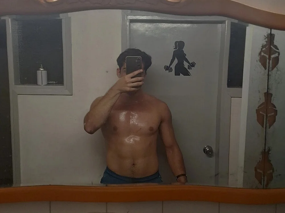 Lucho20cmpija's Offline XXX Chat