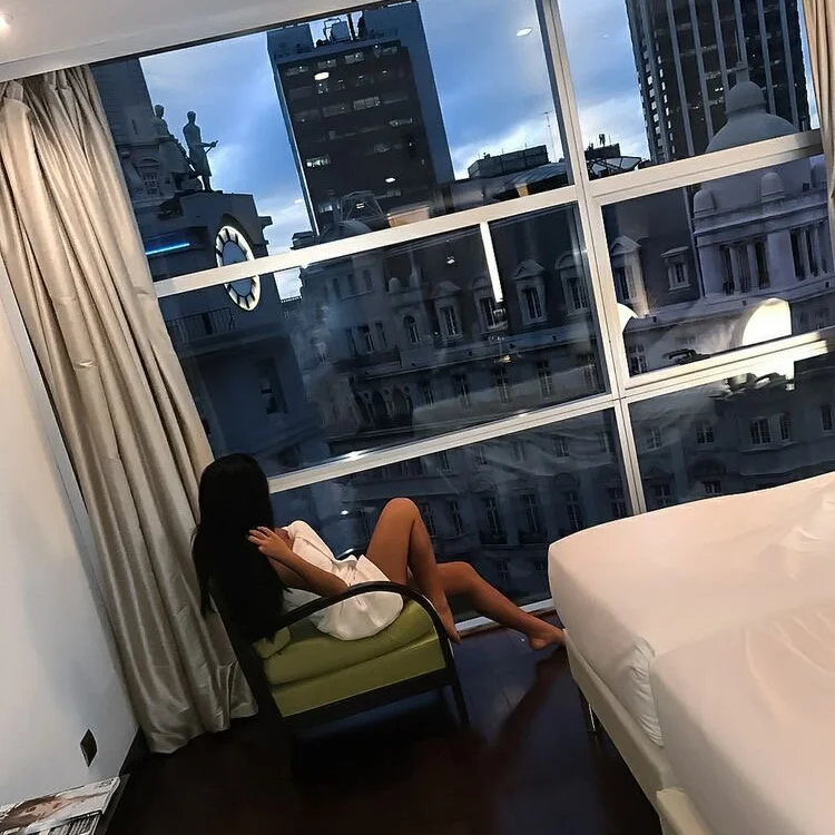 hott_angela's Offline Chat Room