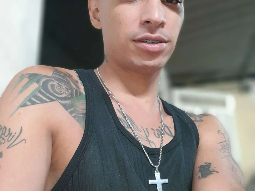 emiliano_hottt Chat XXX Ngoại tuyến