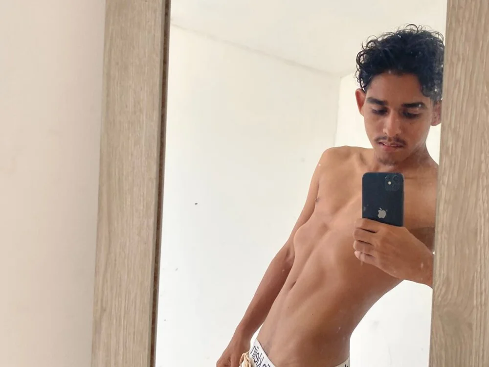 Alexishugecock's Offline XXX Chat