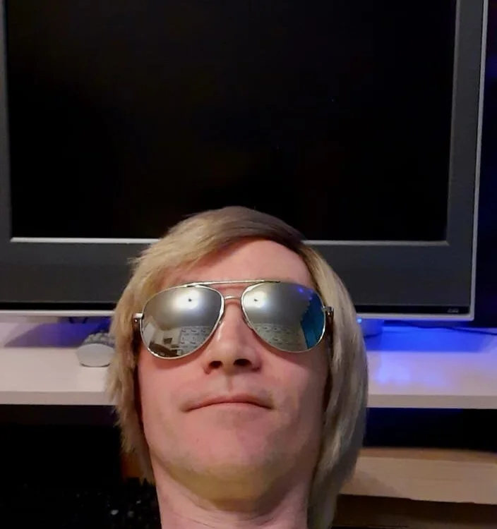 IVAN25012's Offline Chat Room