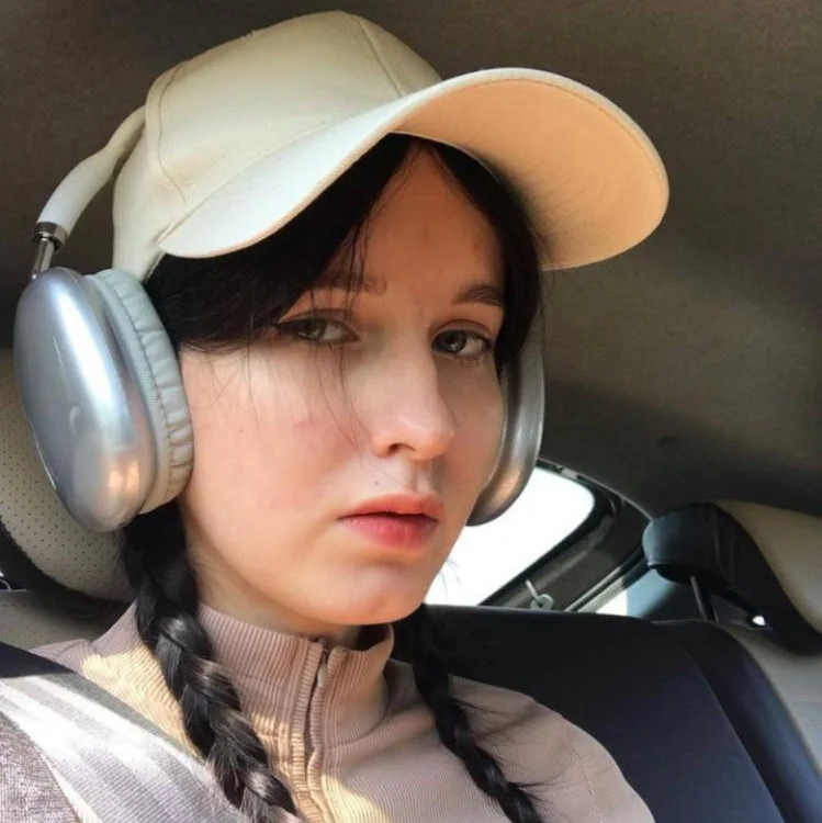 BrittHanchett offline chatrum
