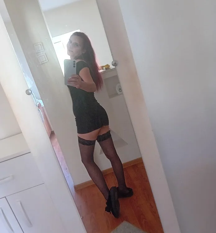 pussywetmistress' Offline Chat Room