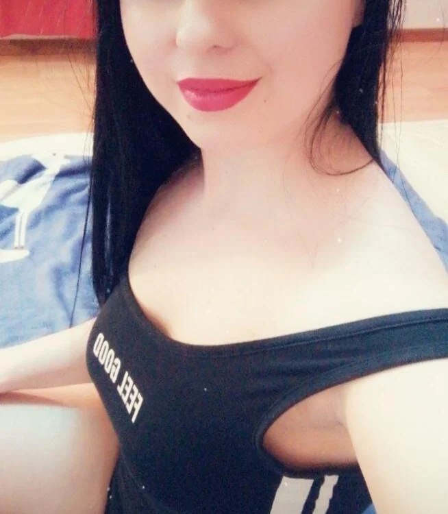ALESANDRA_'s Offline Chat Room